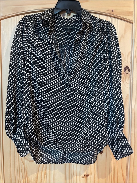 Banana Republic Tops - Banana Republic Black and White Geometric-Print Blouse